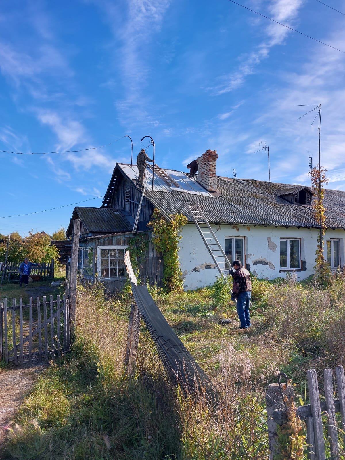 Помощь в ремонте кровли крыши.