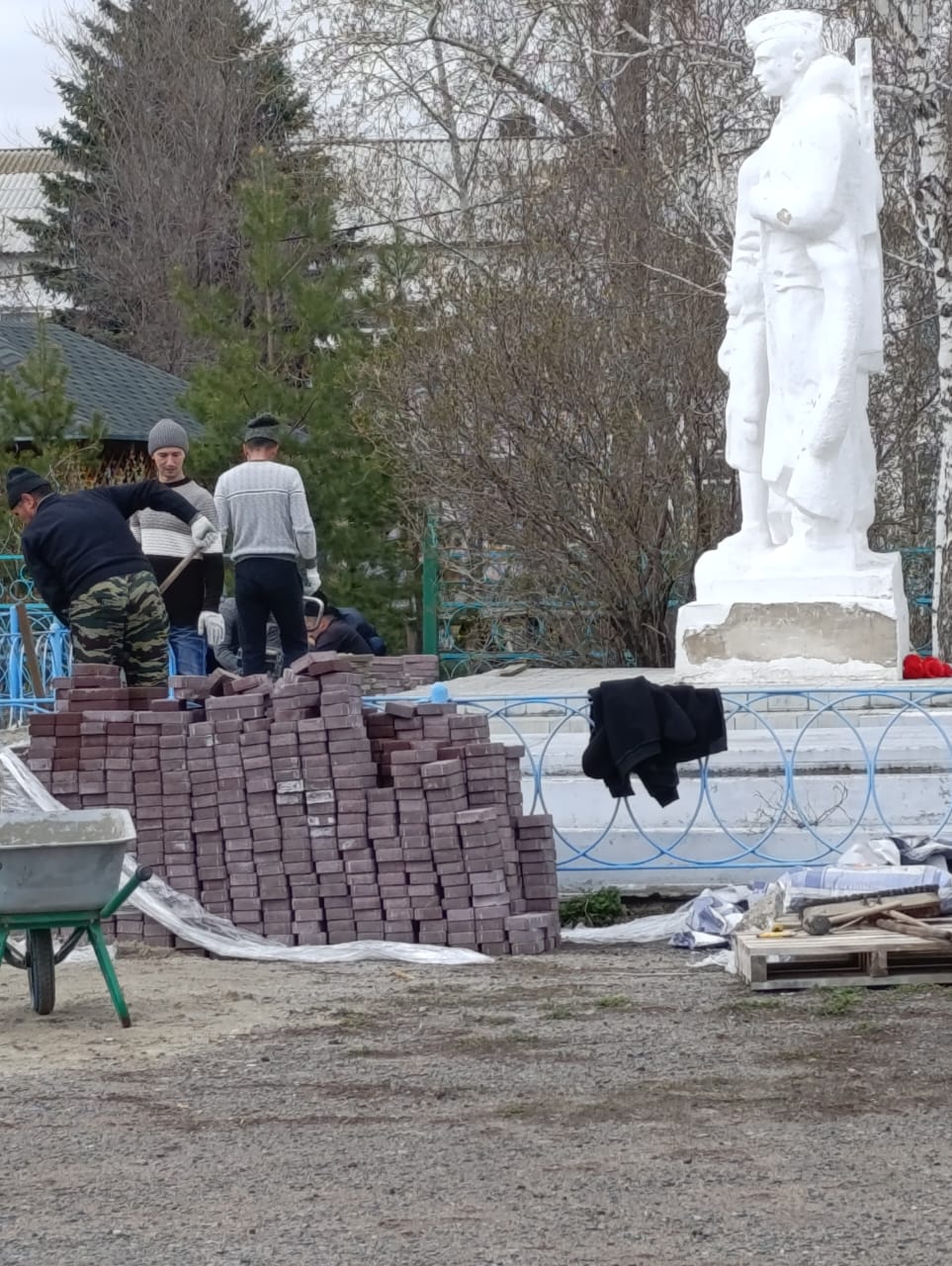 Администрацией Новоомского сельского поселения ведётся активная работа по подготовке к 80-летию  Победы в Великой Отечественной войне..