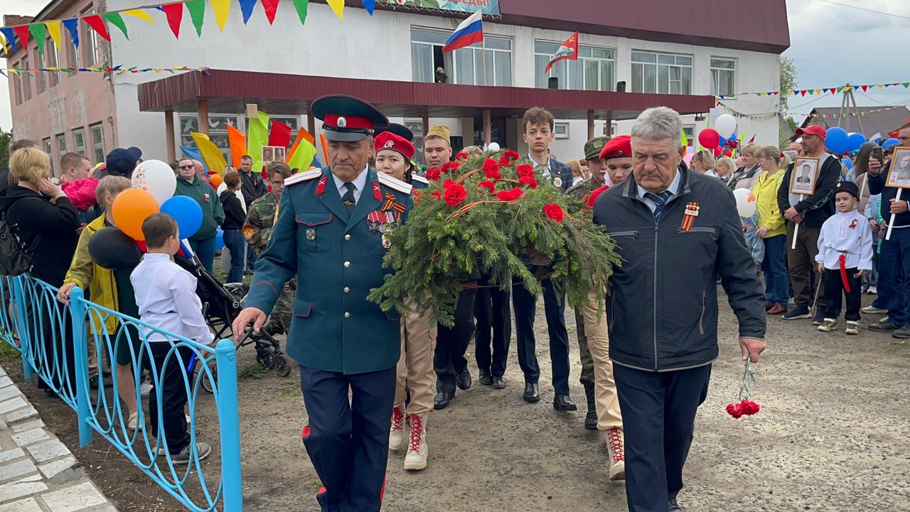 9 мая состоялся торжественный митинг у памятника погибшим в годы Великой отечественной войны, посвященный празднованию 80-й годовщины Великой Победы..