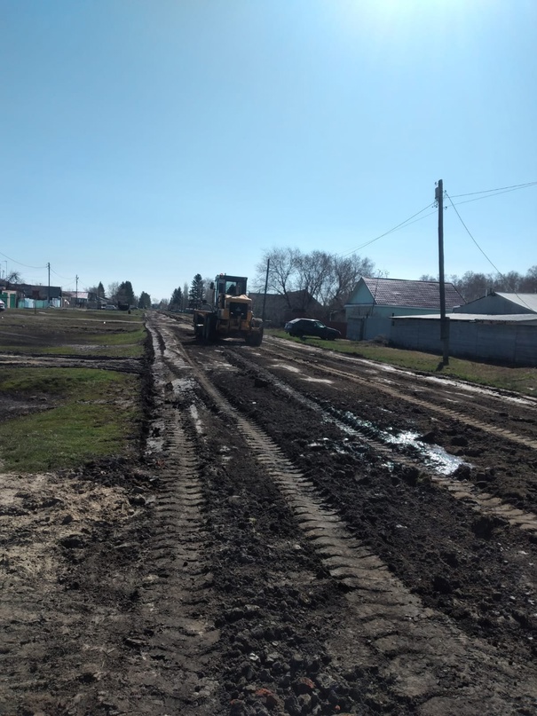 Работы по грейдированию дорог продолжаются.