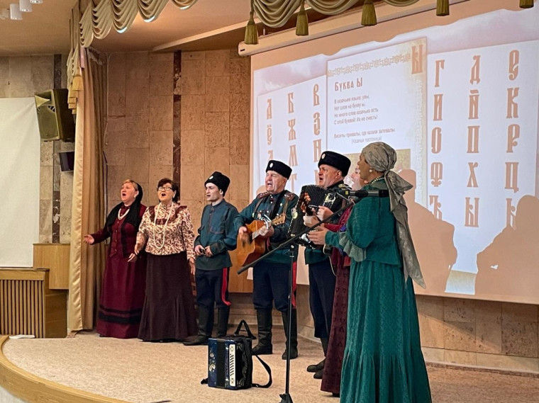 Выступление казачьего ансамбля в библиотеке им. А.С.Пушкина. Выступление казачьего ансамбля в библиотеке им. А.С.Пушкина.
