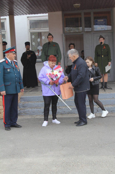 Вручение медали матери героя. Вручение медали матери героя.